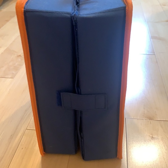 SKYLANDERS Collection & Case. 24 SKYLANDERS, 3 Trap Team crystals, and case. - Picture 9 of 9